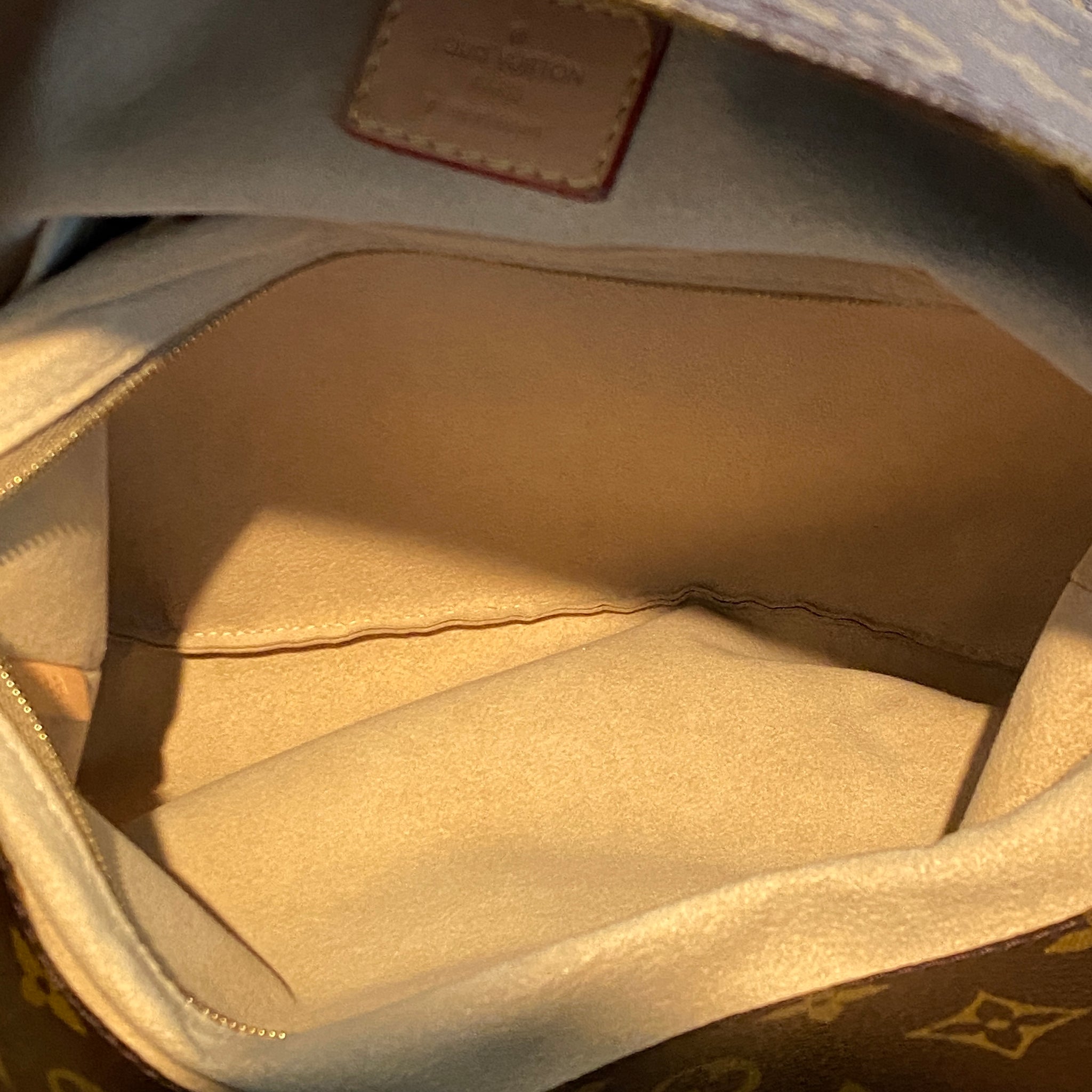 EPPLI  LOUIS VUITTON shoulder bag 'ARTSY MM', coll.: 2018