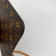 Load image into Gallery viewer, Louis Vuitton Neverfull MM Clutch Pochette Wristlet Monogram
