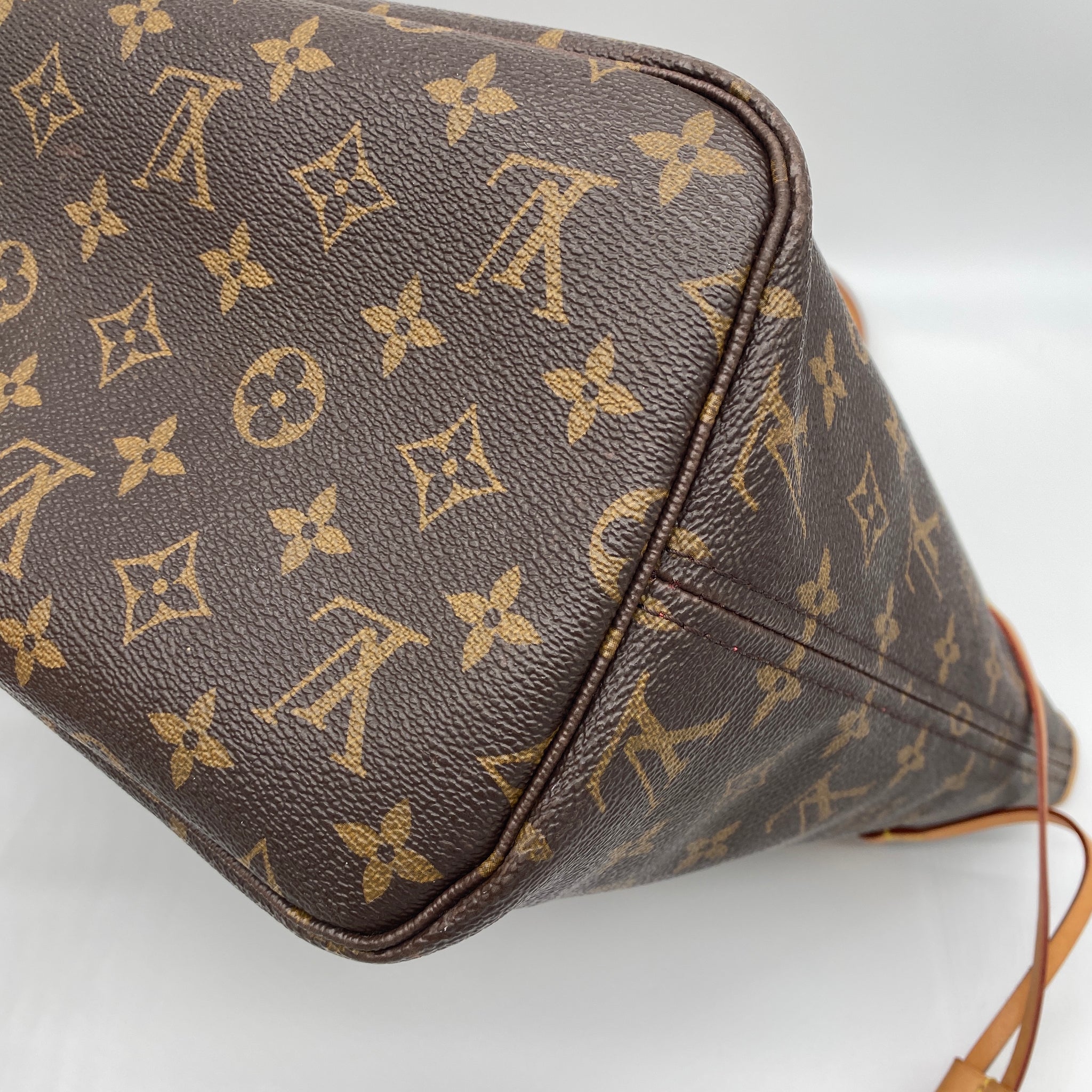 NEW Louis Vuitton Neverfull MM - CHERRY INTERIOR- NWT RARE- Sold W