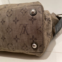 Load image into Gallery viewer, Louis Vuitton Besace Impression Khaki
