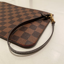 Load image into Gallery viewer, Louis Vuitton Neverfull Pochette Clutch
