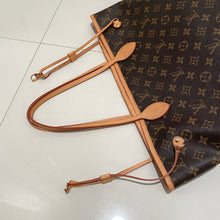 Load image into Gallery viewer, Louis Vuitton Neverfull MM Pivoine
