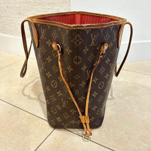 Louis Vuitton Neverfull MM and Clutch