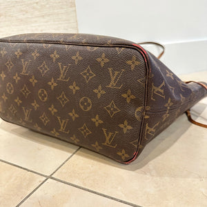 Louis Vuitton Neverfull MM and Clutch