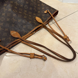 Louis Vuitton Neverfull MM and Clutch